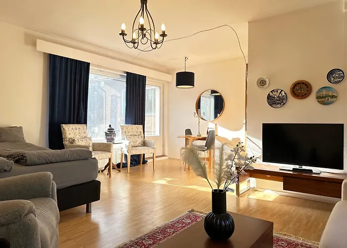 Cozy Independent House With Free Parking And 20 Mins To Center