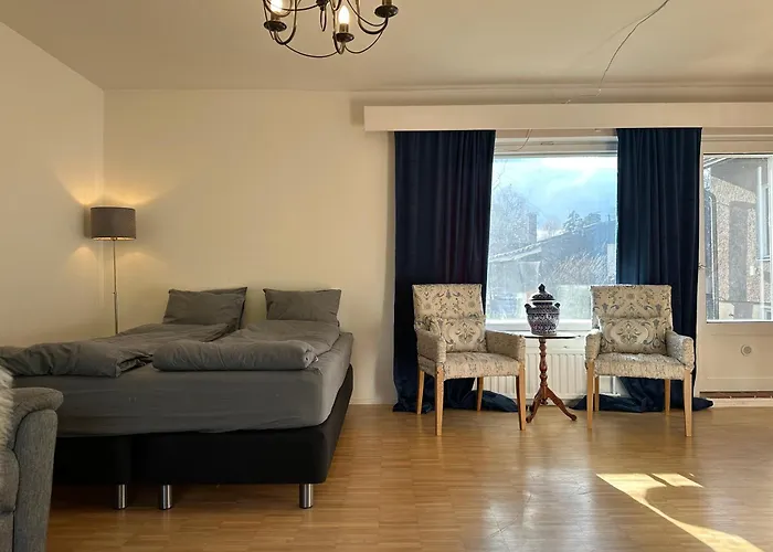 Cozy Independent House With Free Parking And 20 Mins To Center