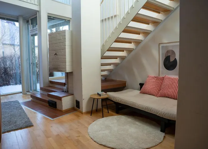 Architectural Townhouse With Sauna And Patio