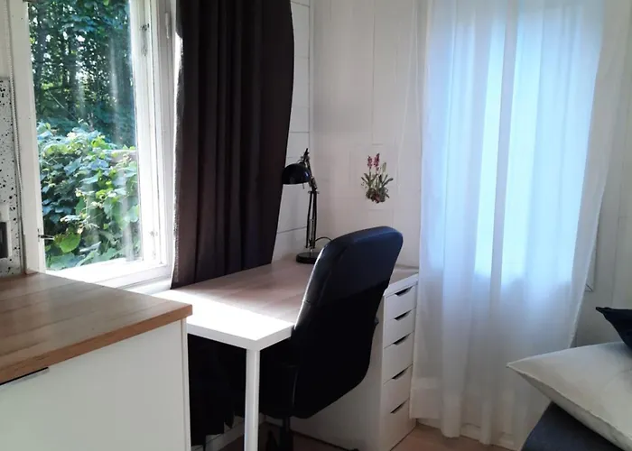 Guesthouse Tähkä - Scandinavian style wooden house 15 mins to Vuosaari harbour